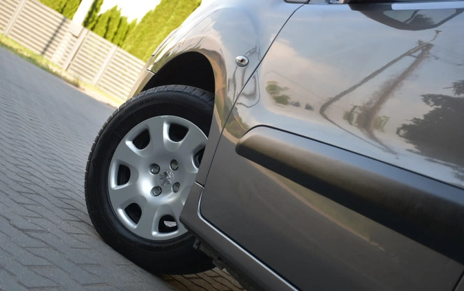 Peugeot Partner cena 25999 przebieg: 179206, rok produkcji 2011 z Darłowo małe 781